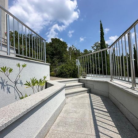 The View Apartment With Pool - Цриквеница Экстерьер фото