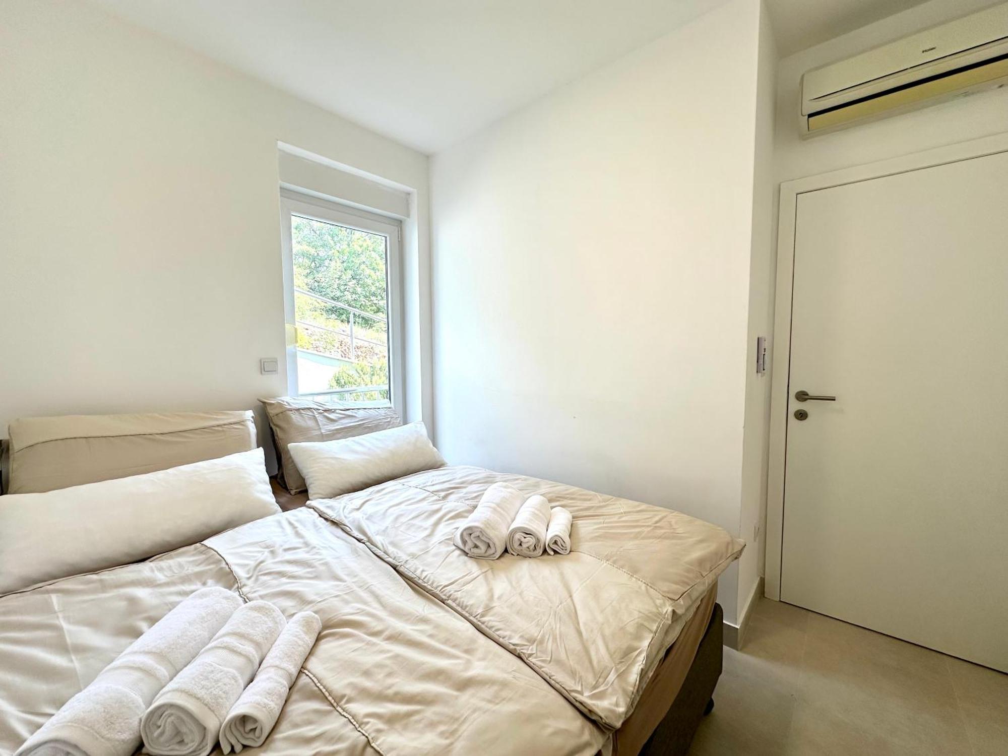 The View Apartment With Pool - Цриквеница Экстерьер фото